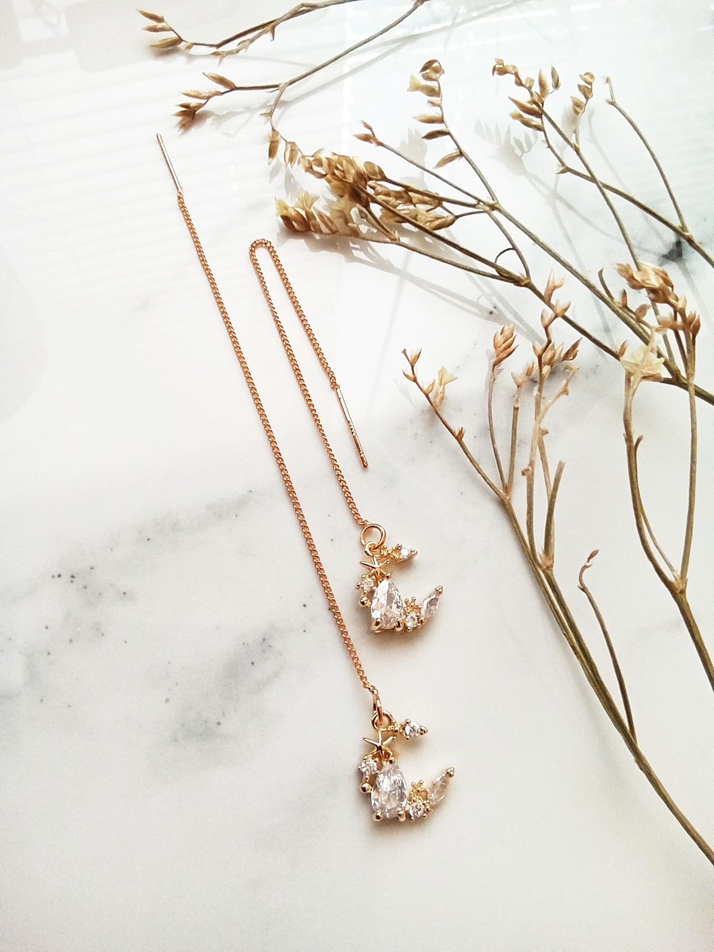 Adjustable Moon and Star Gold Earrings E140191