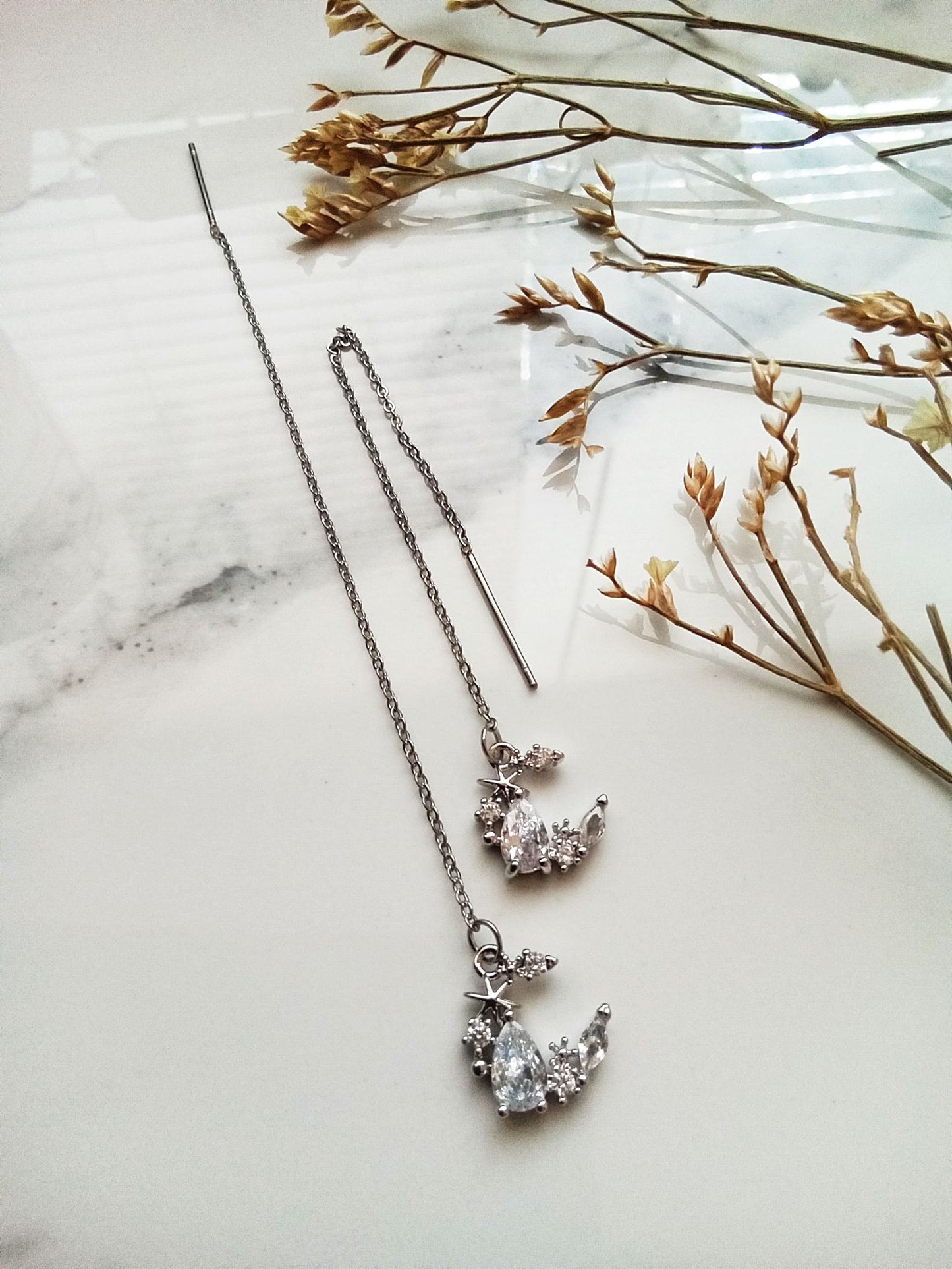 Adjustable Moon and Star Gold Rhodium Chain Earrings E140192