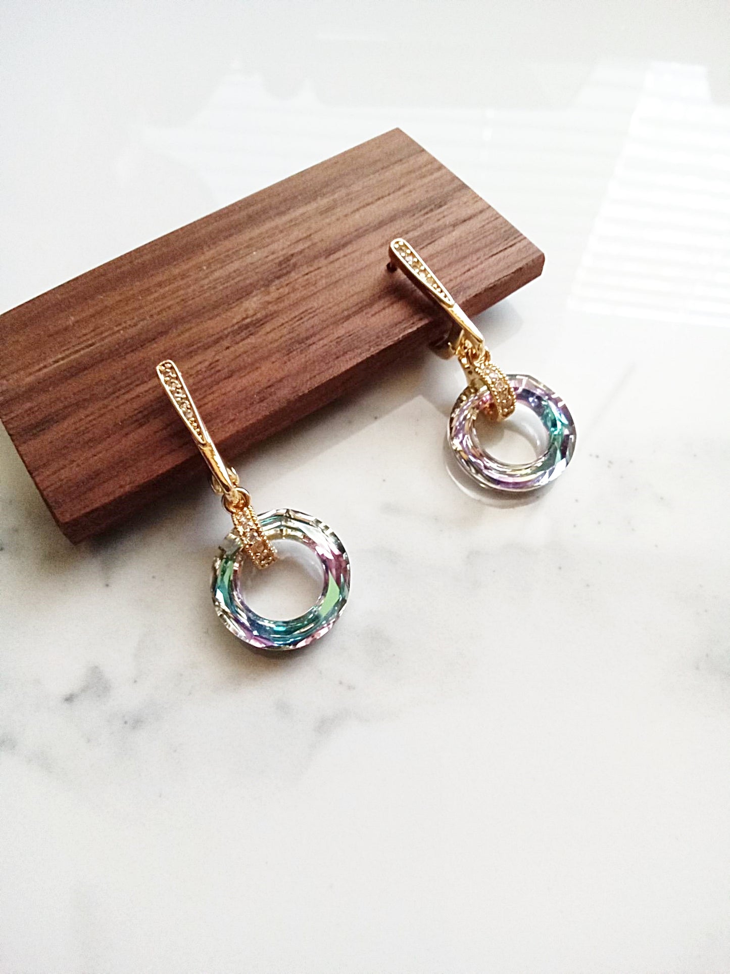 Light Reflective Crystal Gold Lever back Earrings E140194