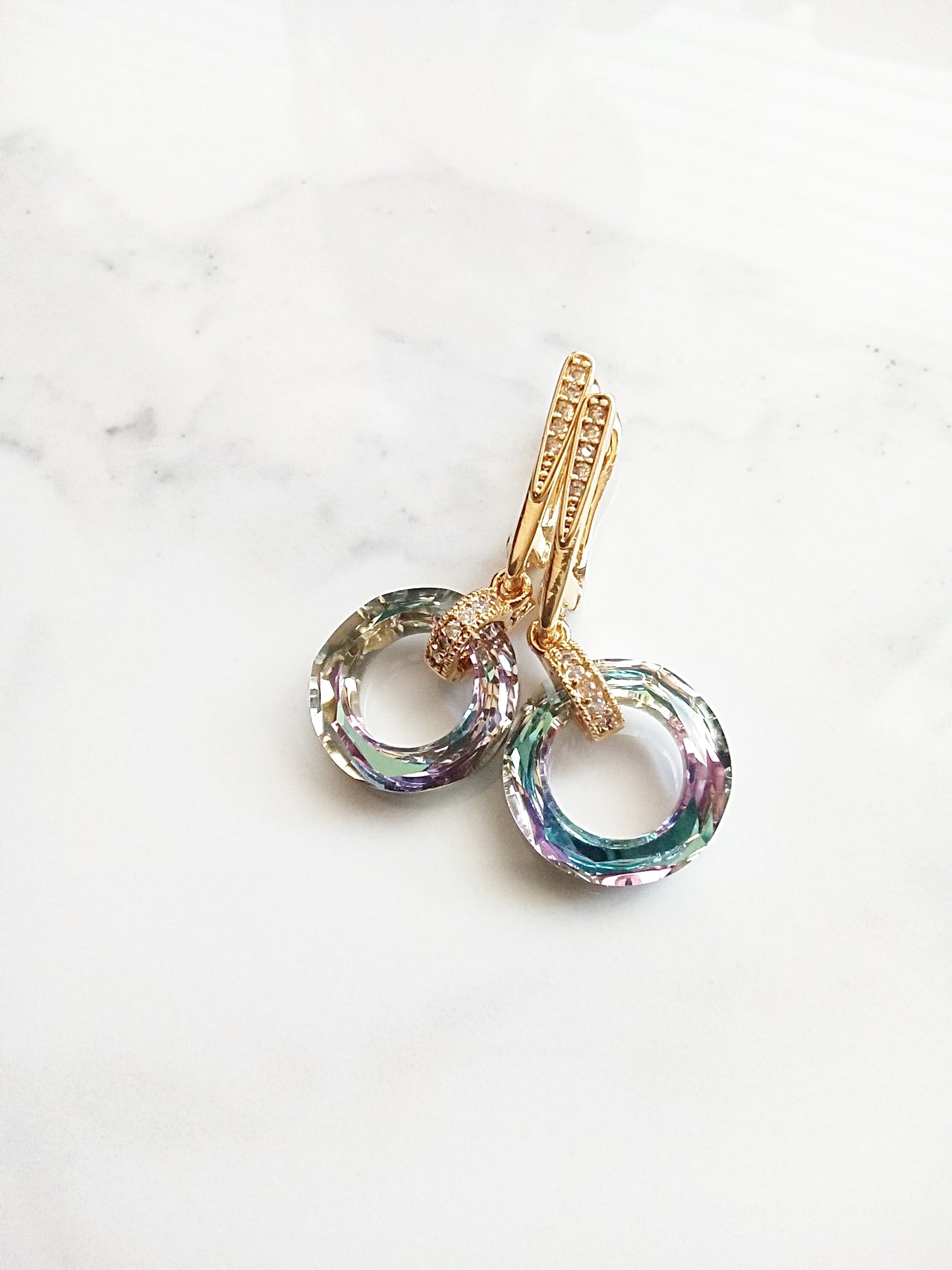 Light Reflective Crystal Gold Lever back Earrings E140194