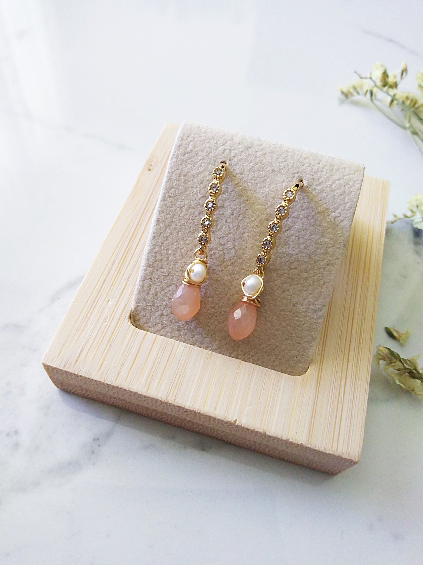 Peach Moonstone and Freshwater Pearl Gold Earrings E140060