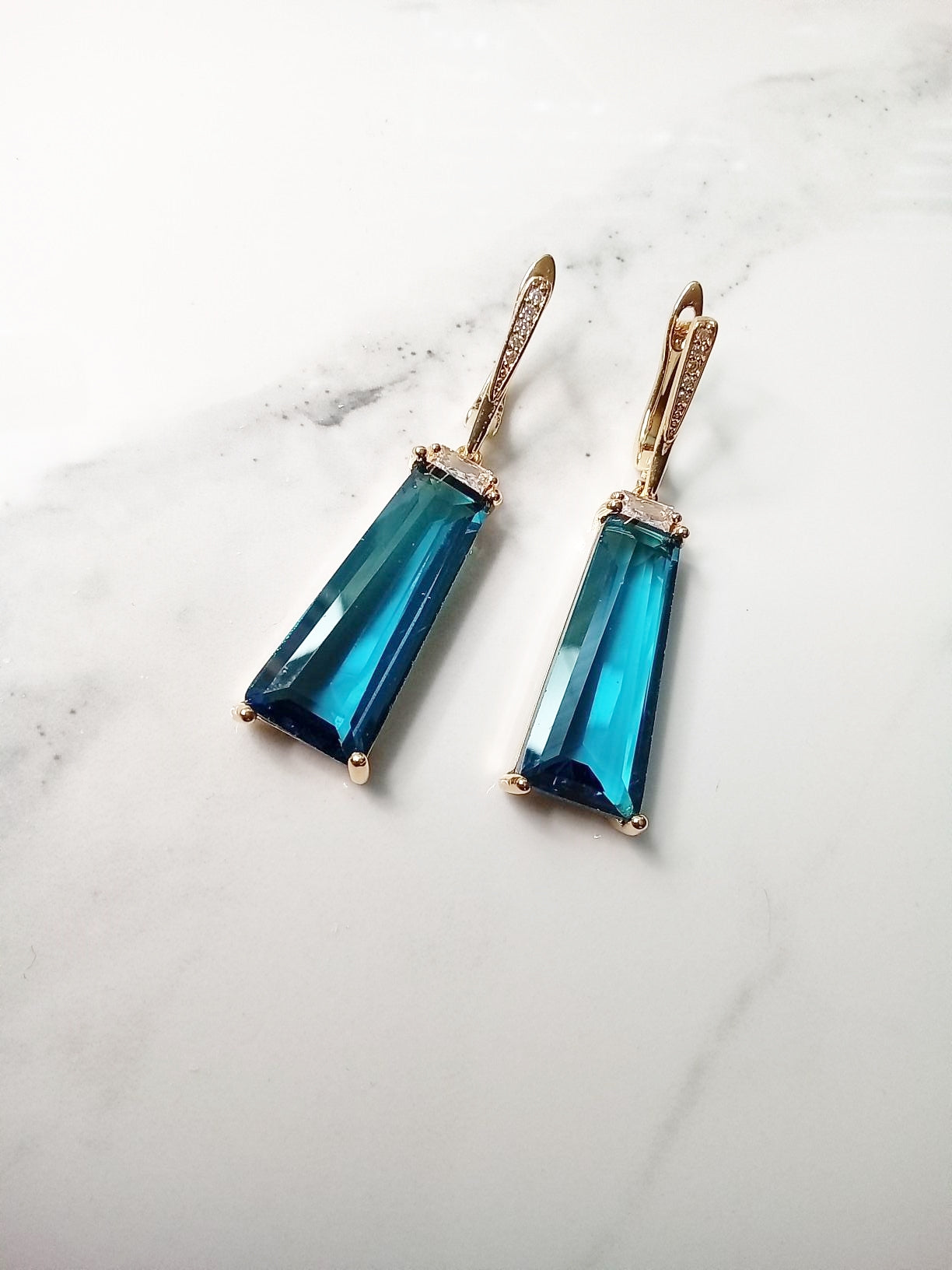 Dramatic Deep Blue Bridal Huggie Earrings E140182