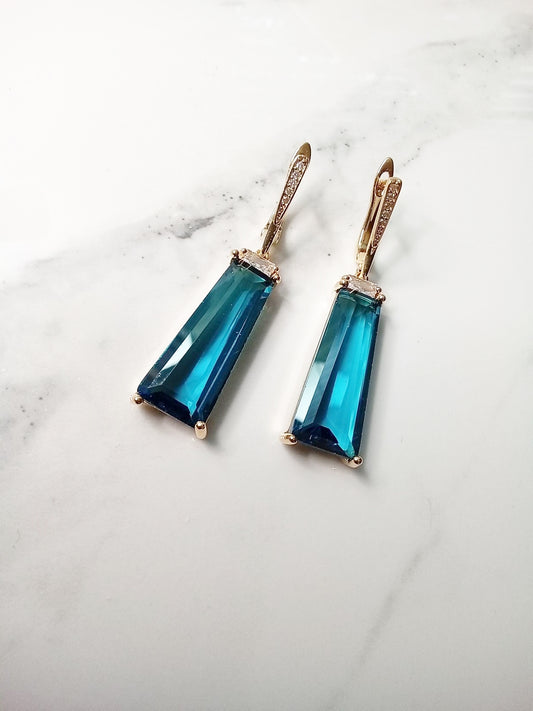 Dramatic Deep Blue Bridal Huggie Earrings E140182