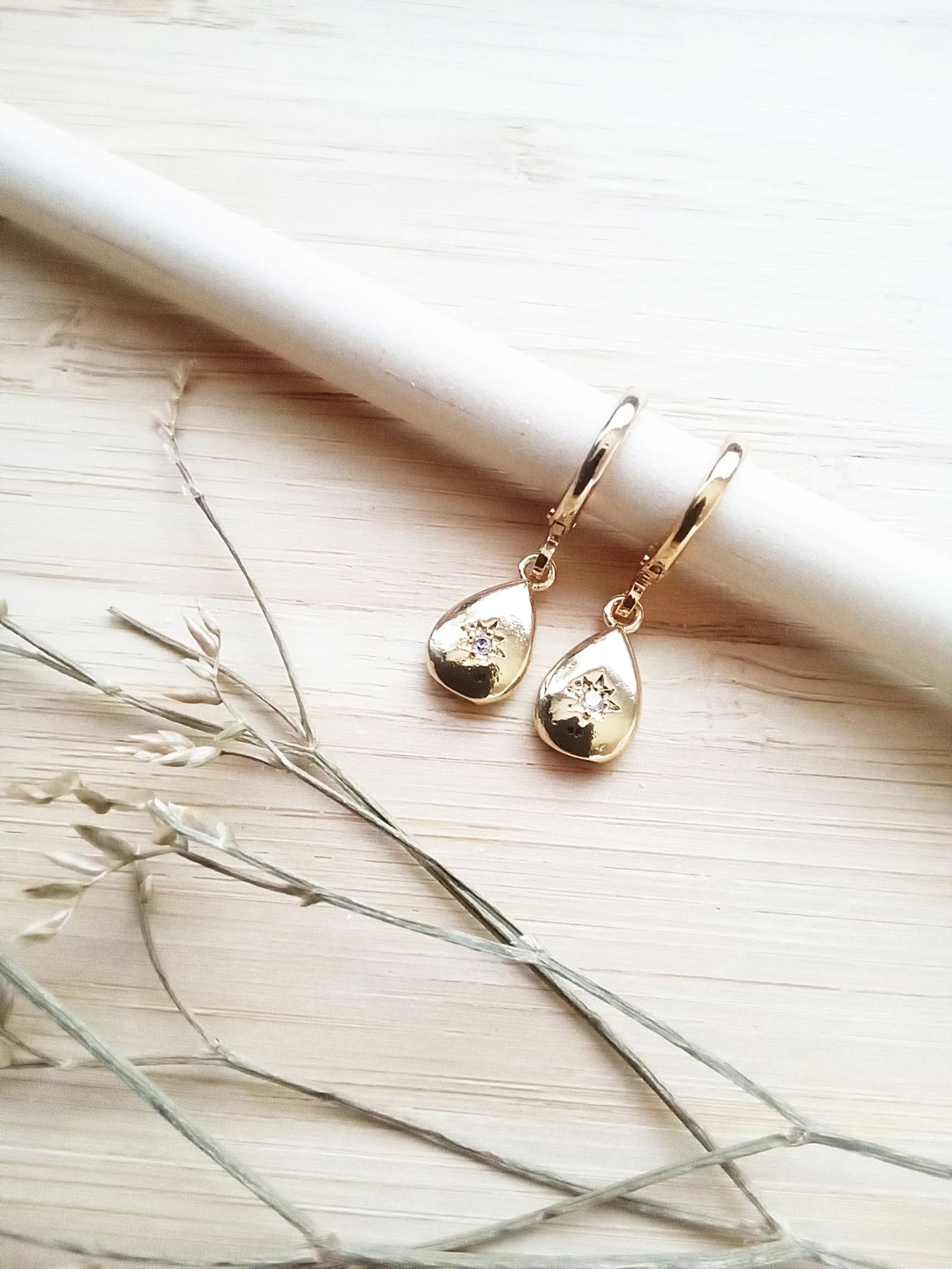 Tiny Cubic Zirconia Teardrop Gold Huggie Earrings E140178