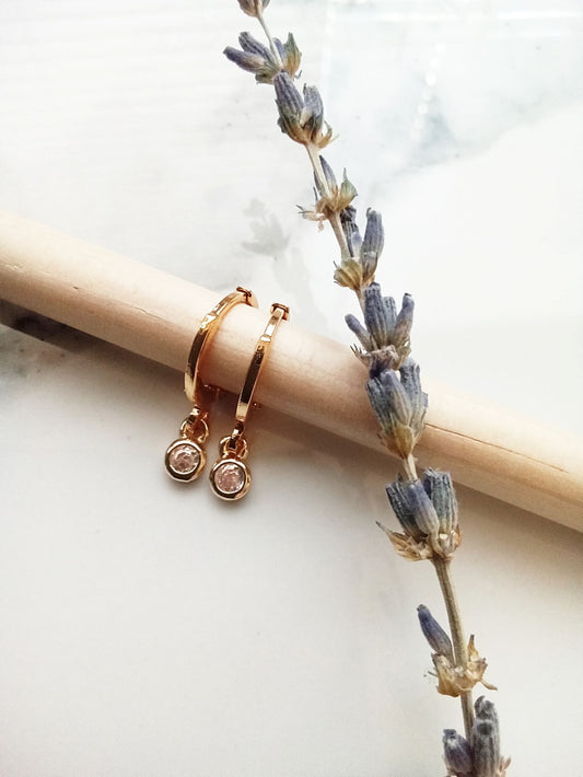 Tiny Cubic Zirconia Gold Huggie Earrings E140177