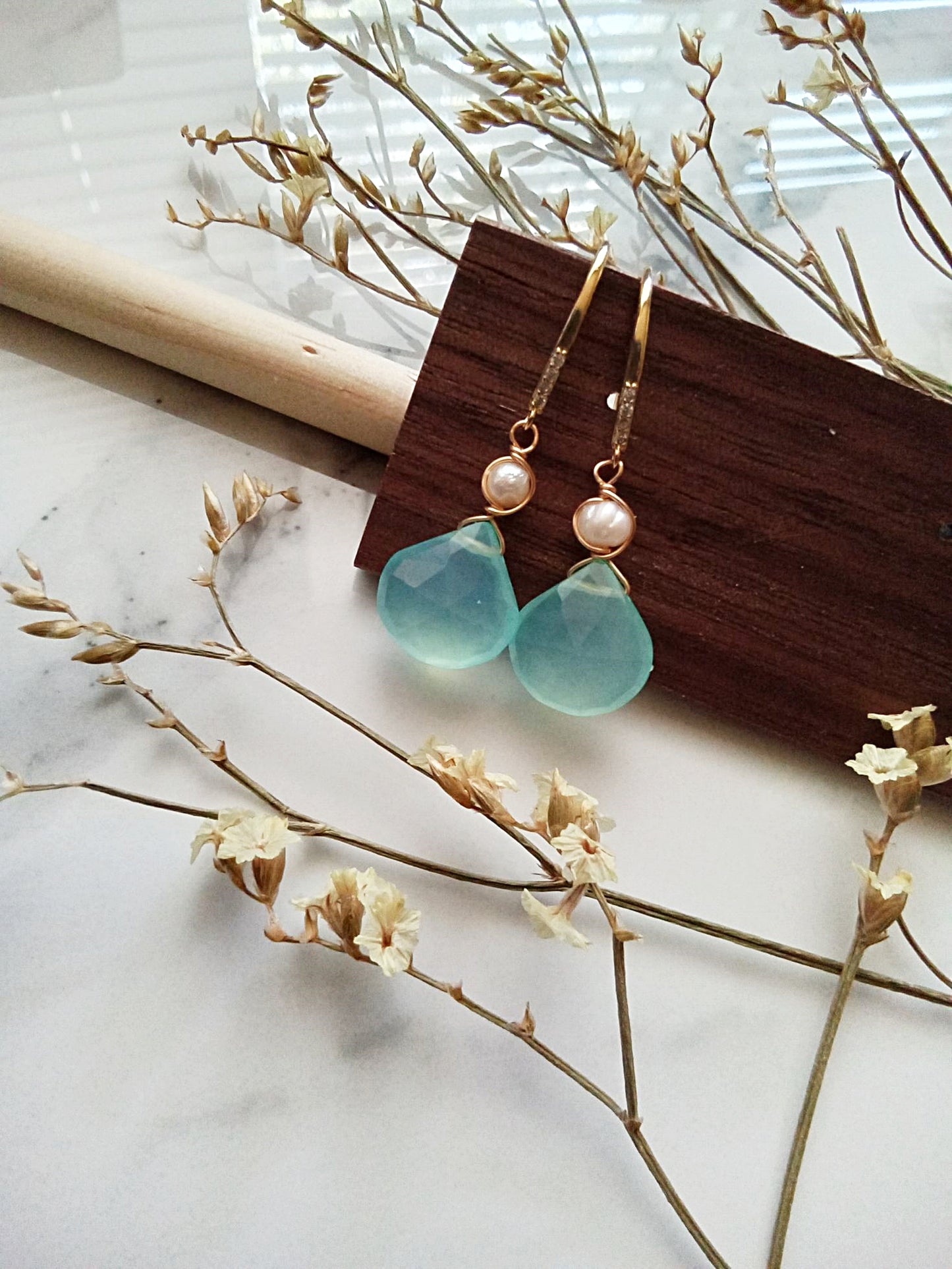 Blue Chalcedony Gemstone Freshwater Pearl Gold Earrings E140018
