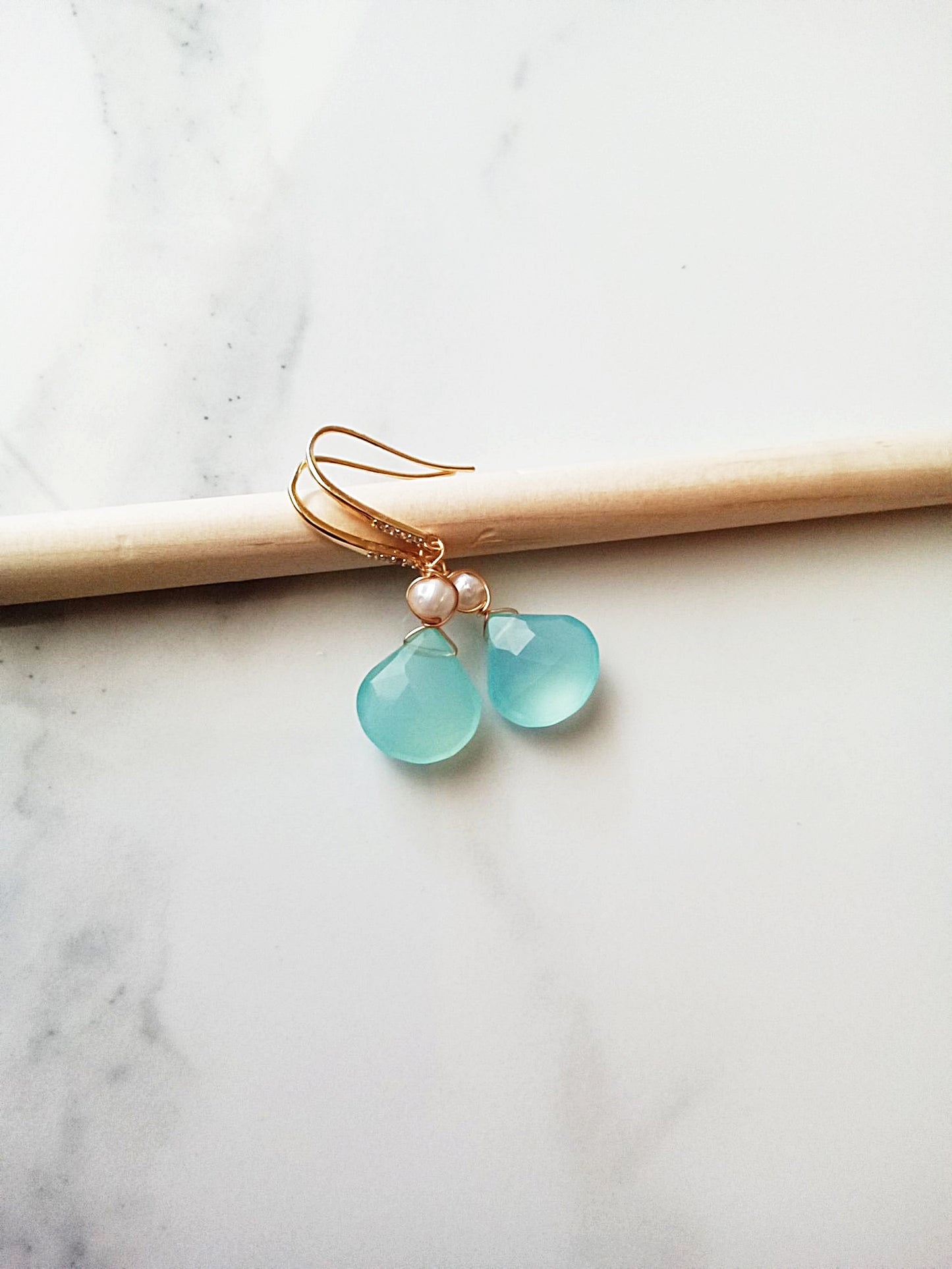 Blue Chalcedony Gemstone Freshwater Pearl Gold Earrings E140018