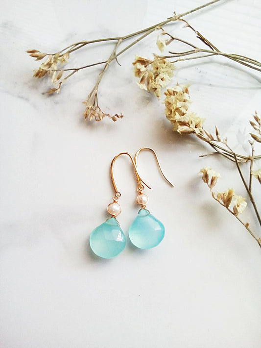 Blue Chalcedony Gemstone Freshwater Pearl Gold Earrings E140018