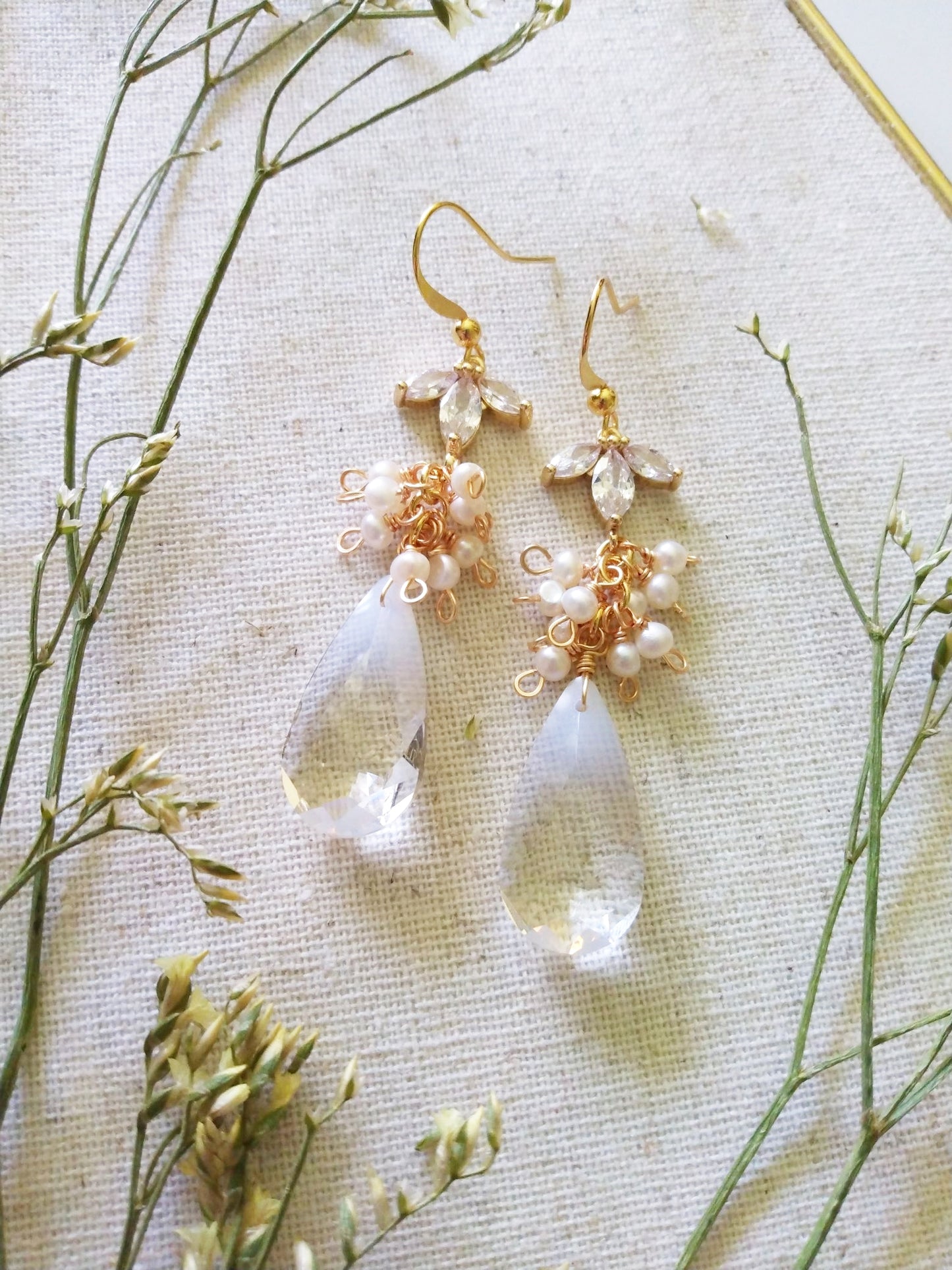 Vintage Inspired Bridal Crystal and Pearl Gold Filled Earrings E140111