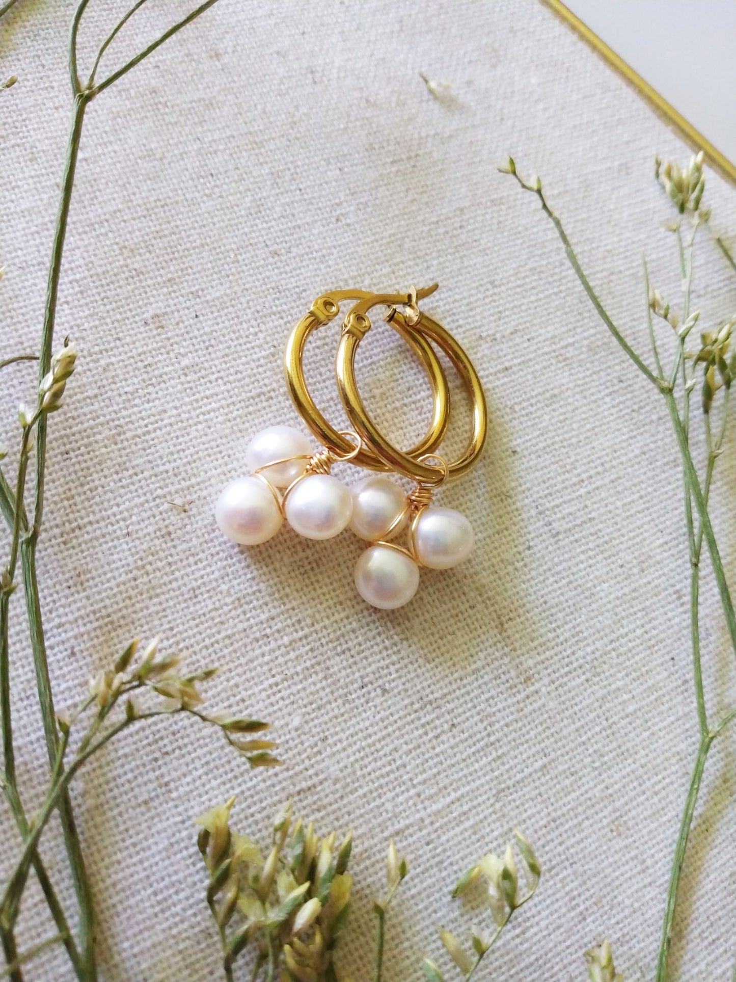 Off White Pearl Flower Huggie Earrings E140151