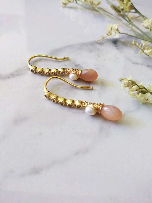 Peach Moonstone and Freshwater Pearl Gold Earrings E140060