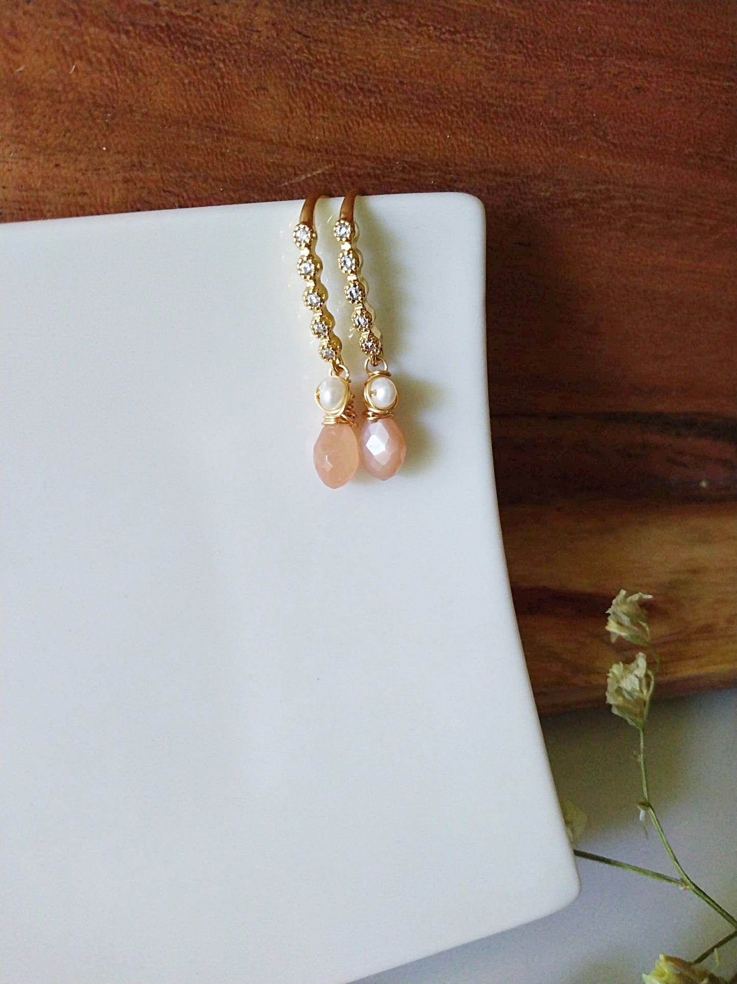 Peach Moonstone and Freshwater Pearl Gold Earrings E140060