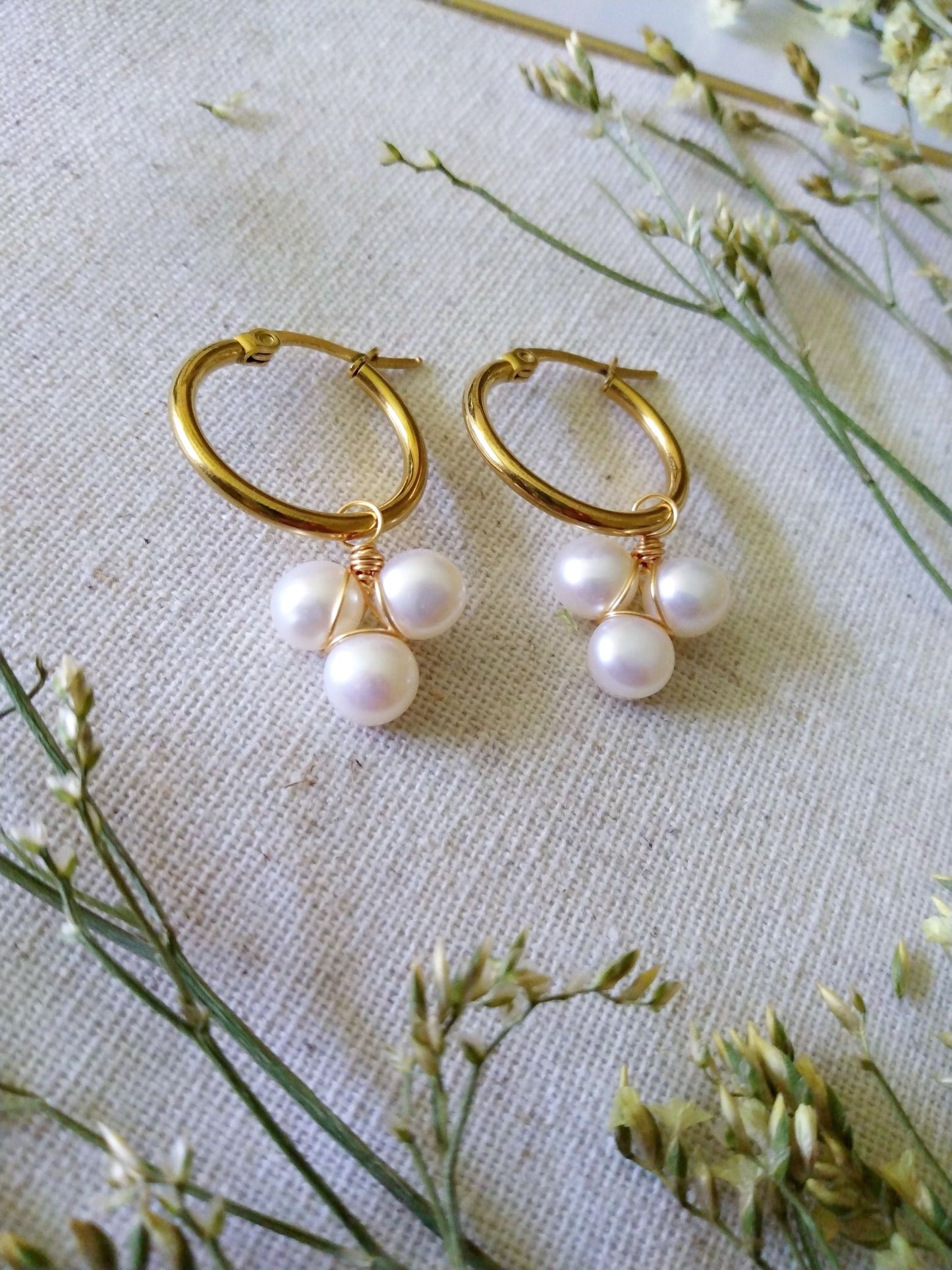Off White Pearl Flower Huggie Earrings E140151